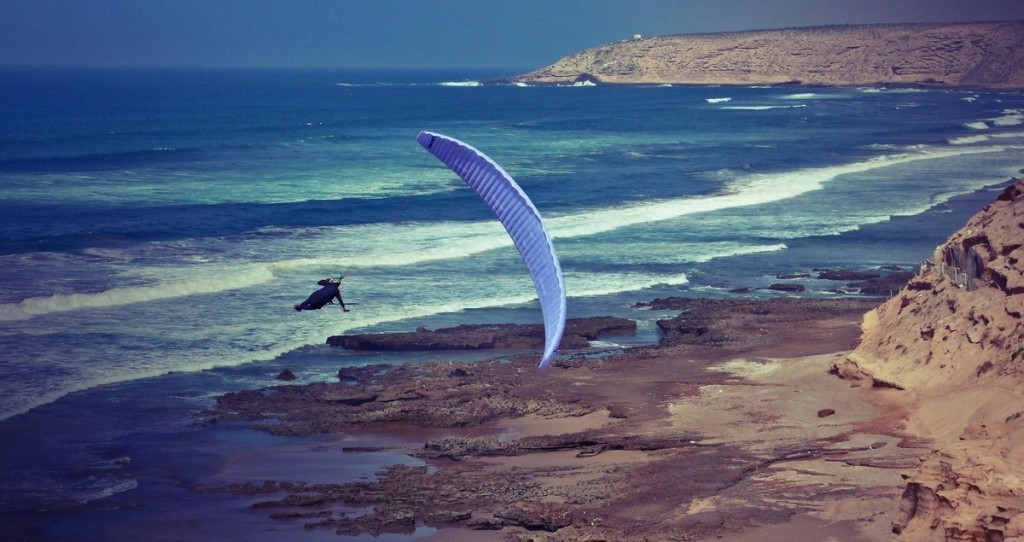 Moroccan pilot Aziz Elmssaid flies acro at Aglou Beach