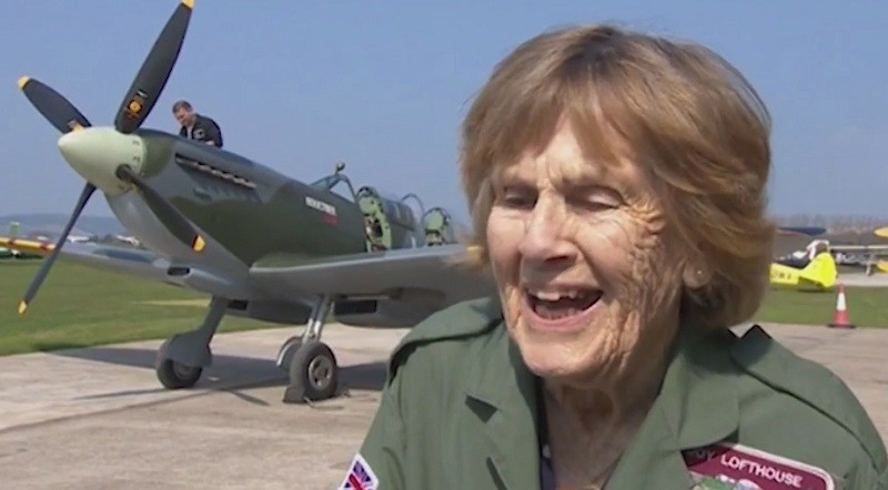 92yr old Joy Lufthouse flies in Spitfire for the first time since 1945