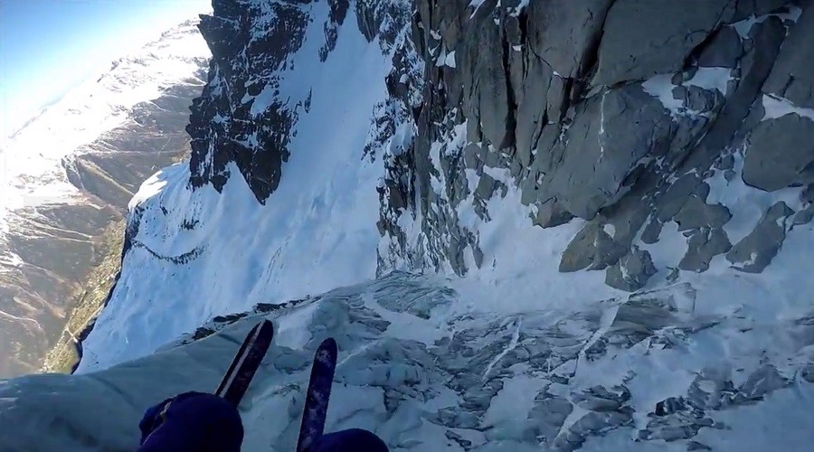 Speed riding the North Face of the Mont Blanc with Eliot Nochez and Ugo Gerola