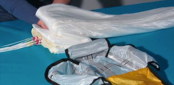 Air Vuisa demonstrate reserve parachute packing