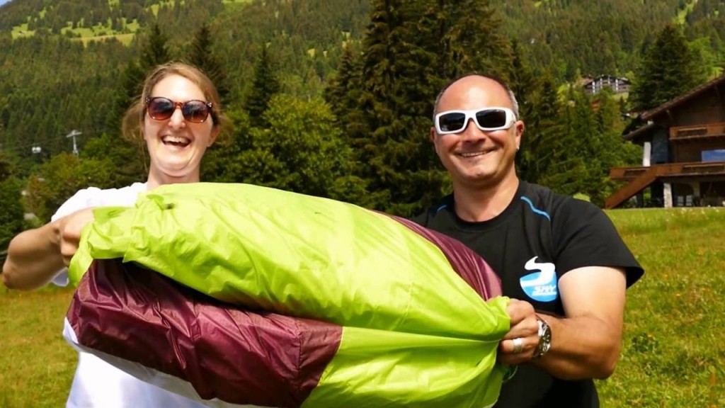 Folding paragliders in concertina causes premature ageing