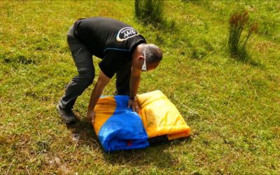 Le pliage du parapente en accordéon le fait vieillir prématurément