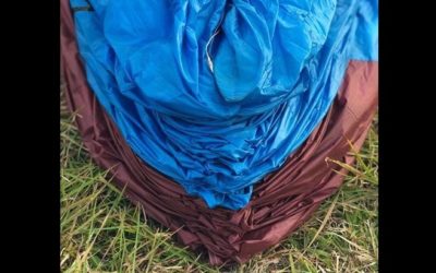 méthode pliage parapente : pliage croisé du bord d'attaque