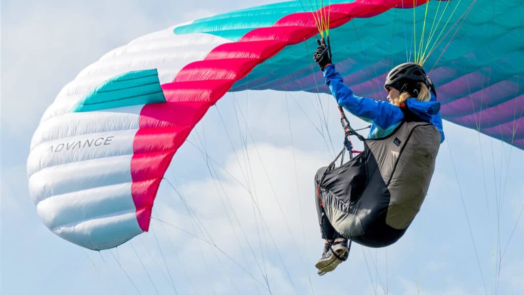 Voile Advance et sellette Progress 4 en vol