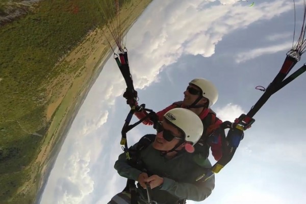 ADRENALINE a testé le parapente acrobatique pendant les NATURAL GAMES