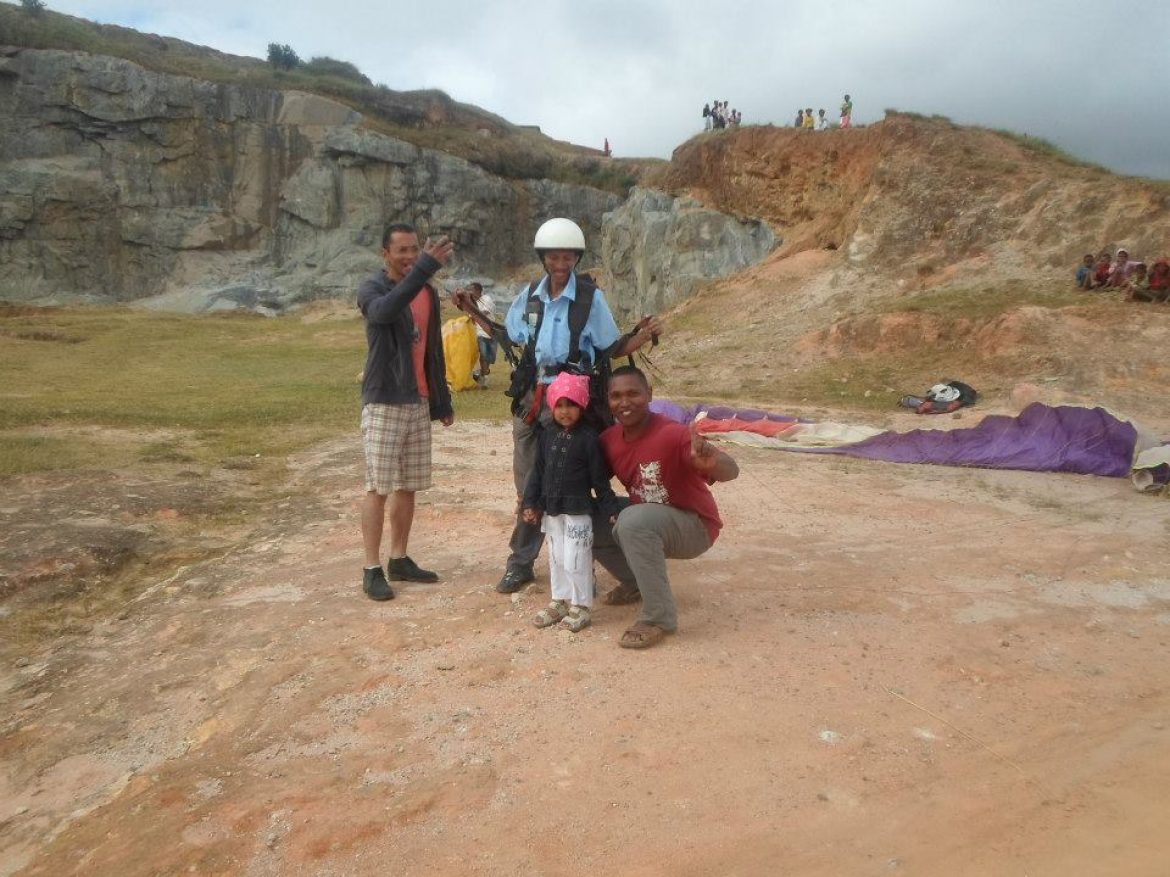 Amédé, le premier pilote biplaceur à Madagascar