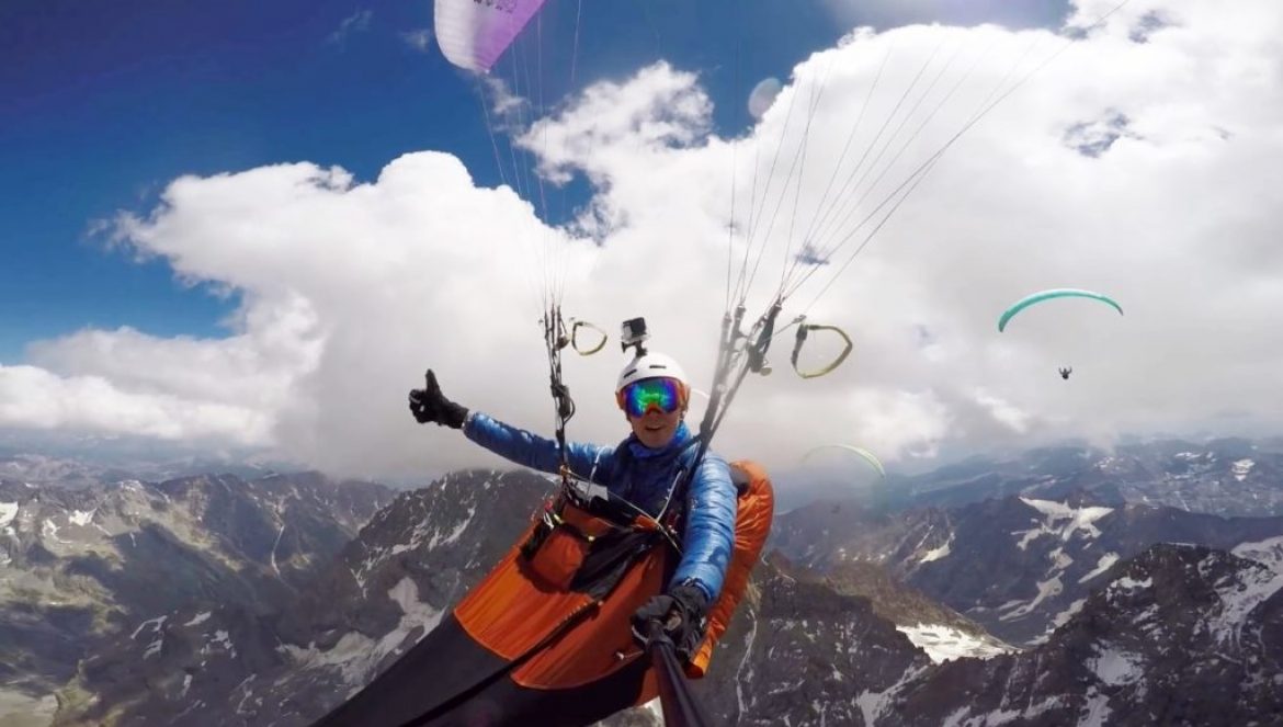 Plaf à 4500 m pour une bande de copains au dessus du massif des Ecrins