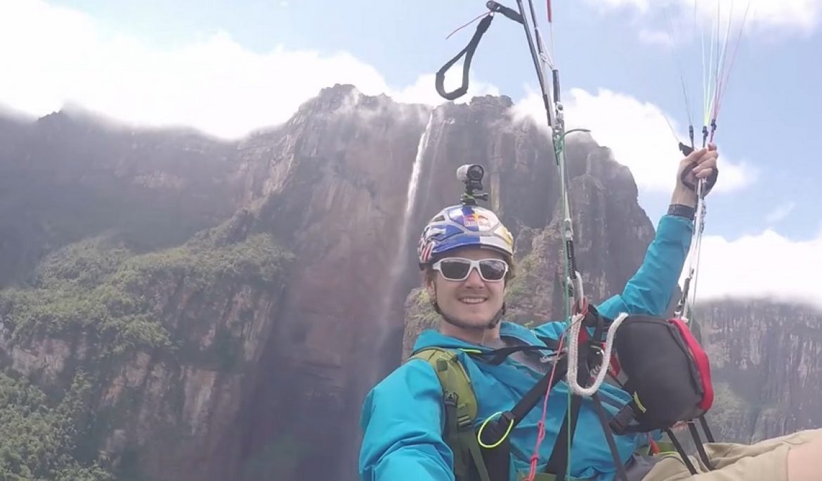 Paul Guschlbauer survole la plus haute chute d’eau du monde