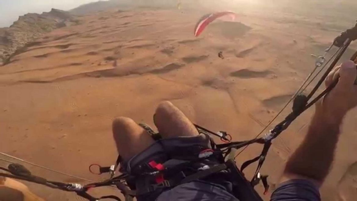 A Dubaï, y a pas que des paramoteurs, y a des parapentes aussi