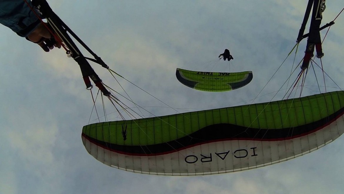 « Acro chaud », trip parapente d’automne fun entre potes