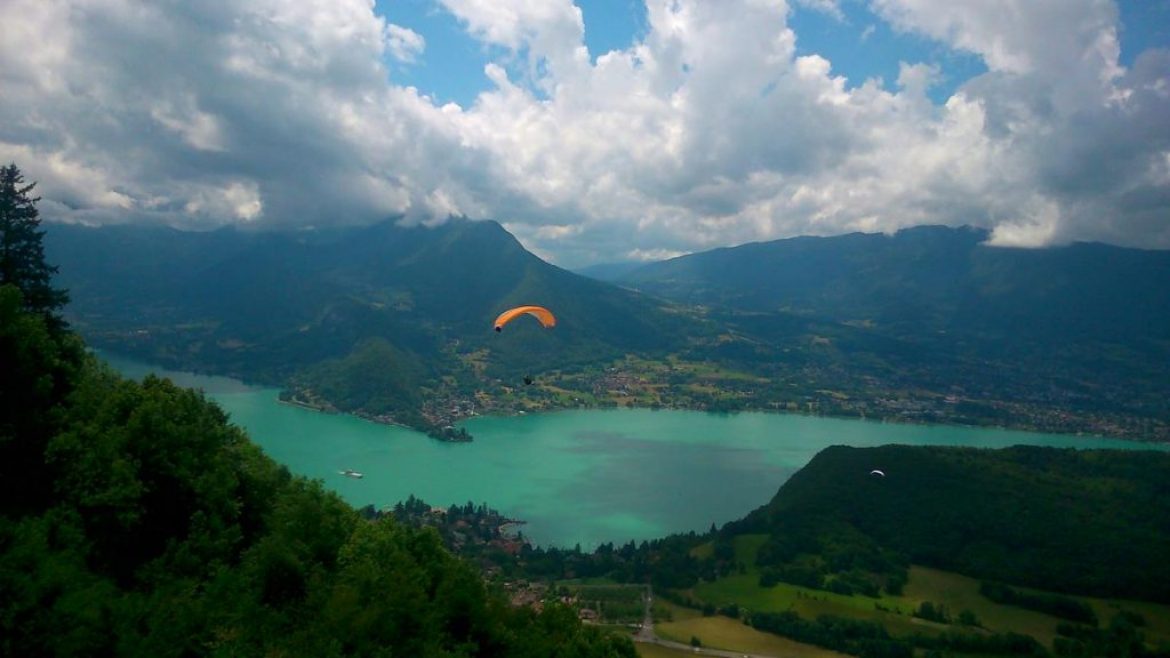 Choisissez un hébergement sur Annecy proposé par un parapentiste