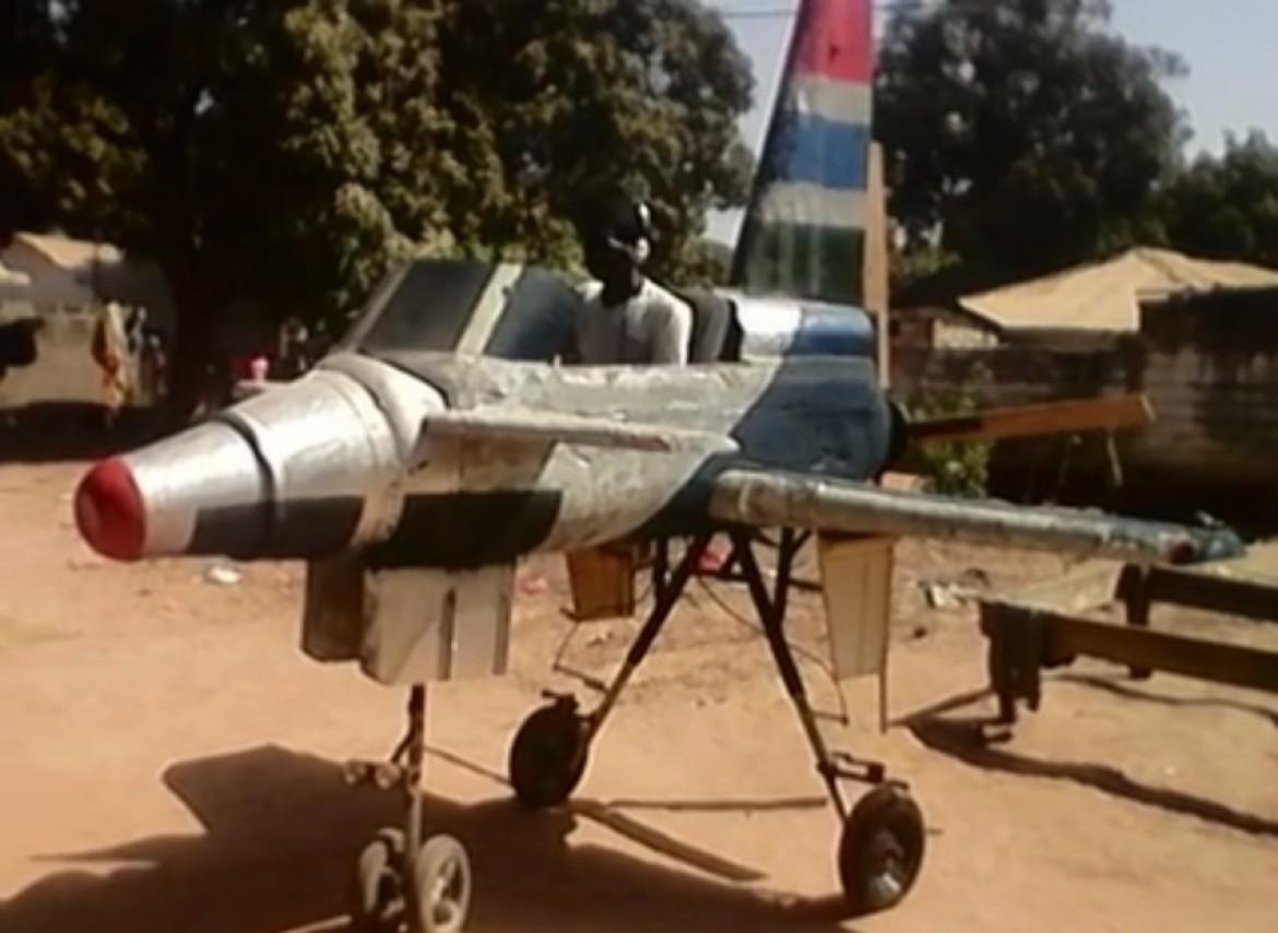 Premiers tests de l’avion du Gambien Algie Sanyang