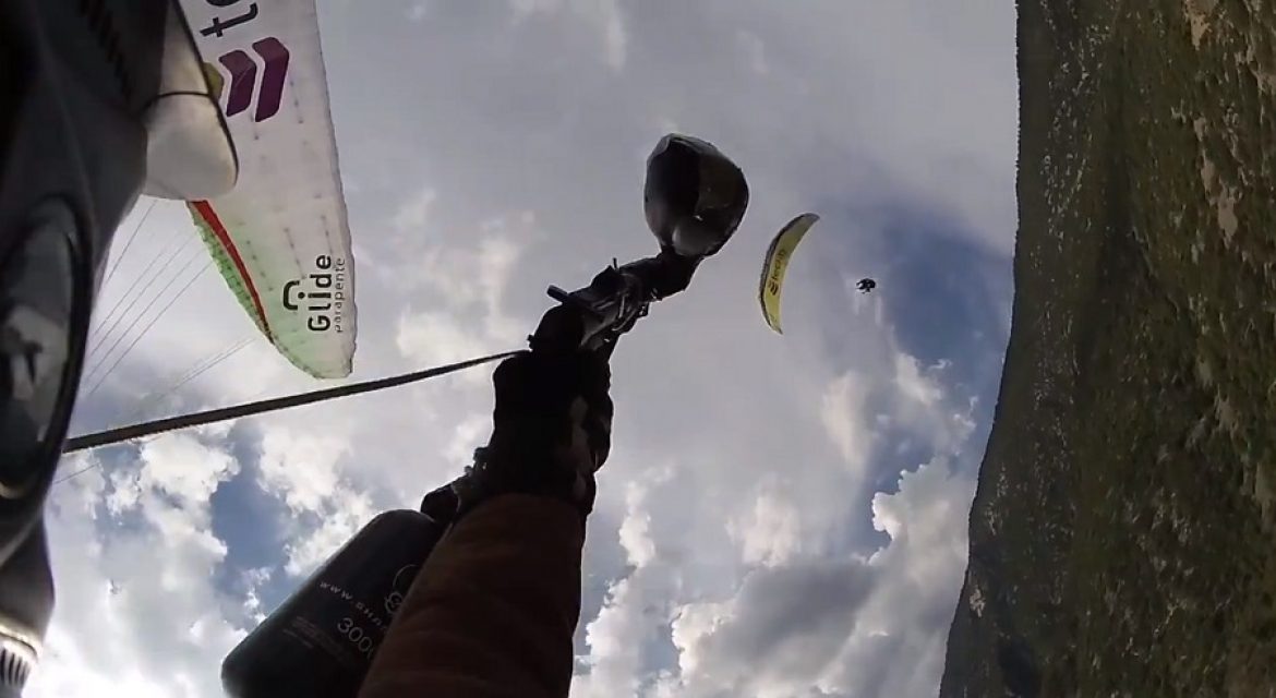 Don’t try this at home : bataille paint ball en plein vol!