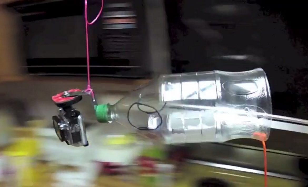 Créez votre kit de caméra suiveuse avec une bouteille de soda