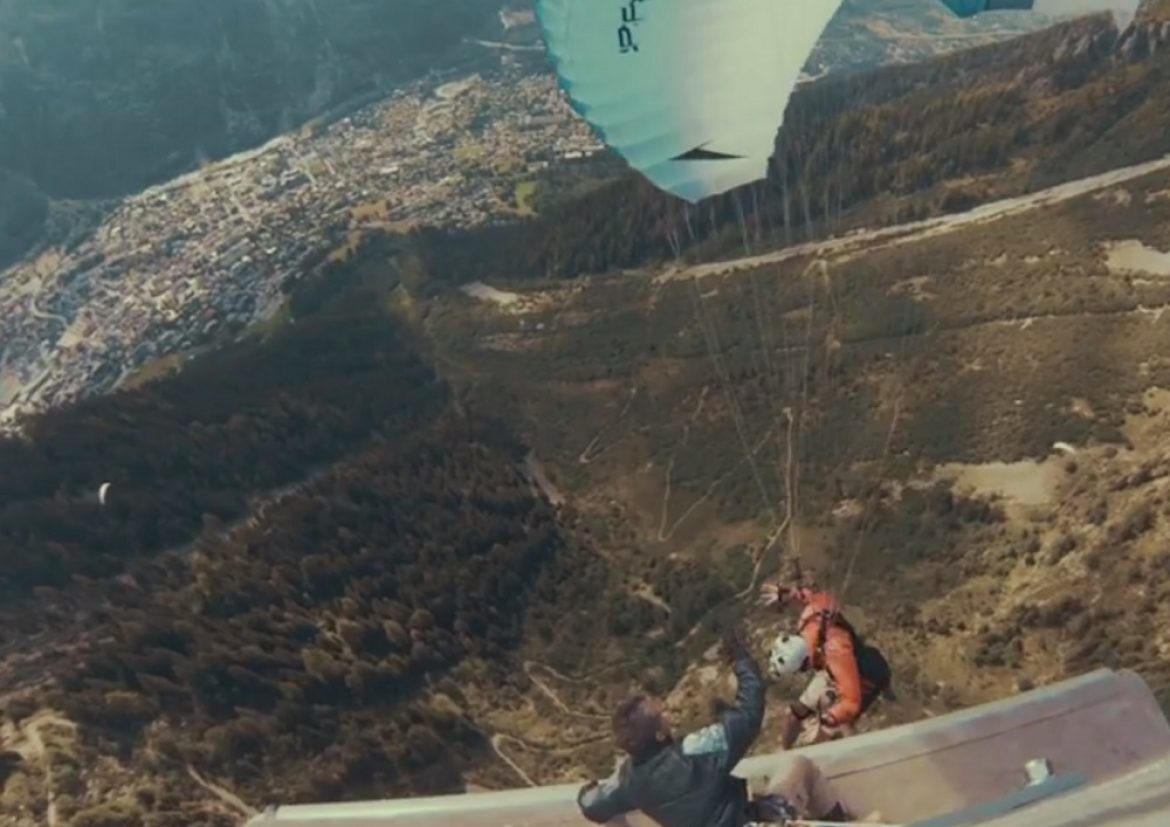 Coulisses de la cascade dans une télécabine d’Arnaud Longobardi