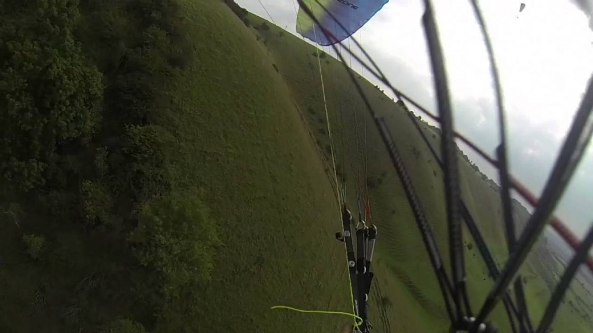 Chris mal en point sur le site Westbury White Horse (UK)