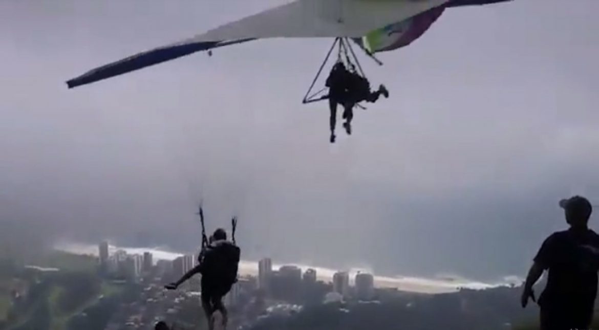 Collision entre un deltaplane et un parapente au décollage