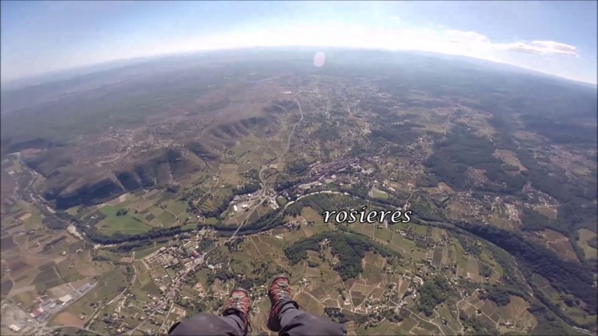 Cross parapente au départ du col de la croix de Millet (Ardèche)