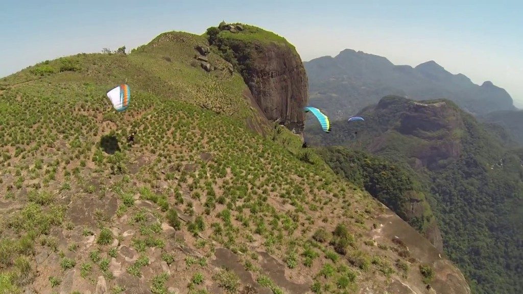 Décollage parapente du haut de Trilha da Gávea (Brésil)