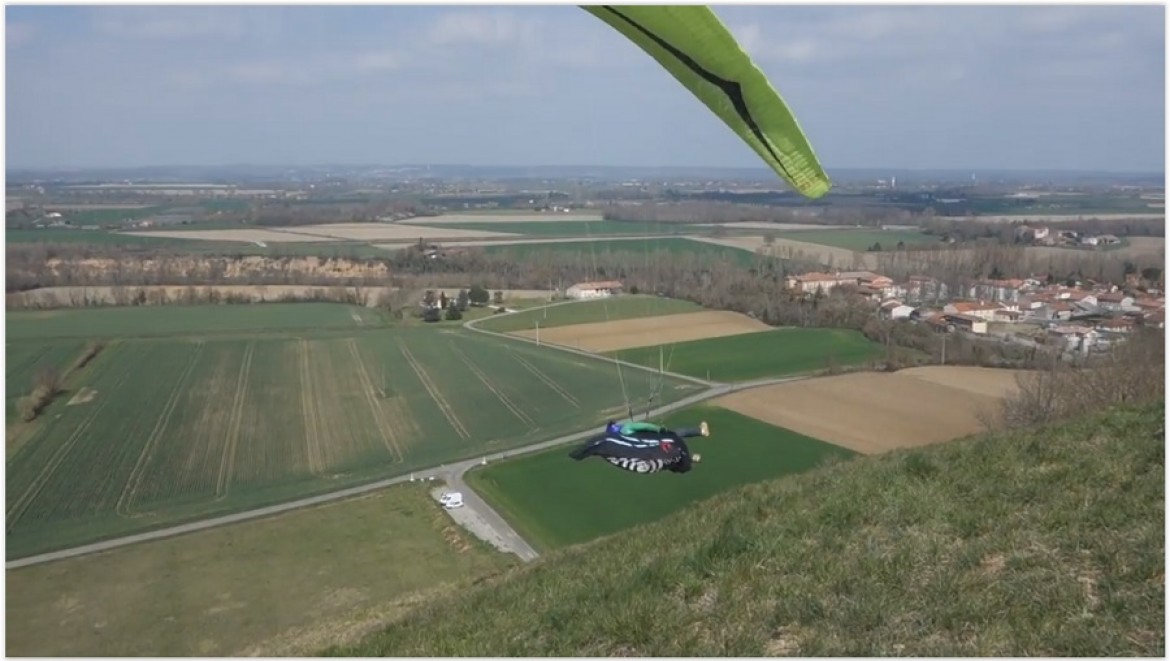 Décollage par vent fort : Eric se prend pour Chrigel Maurer