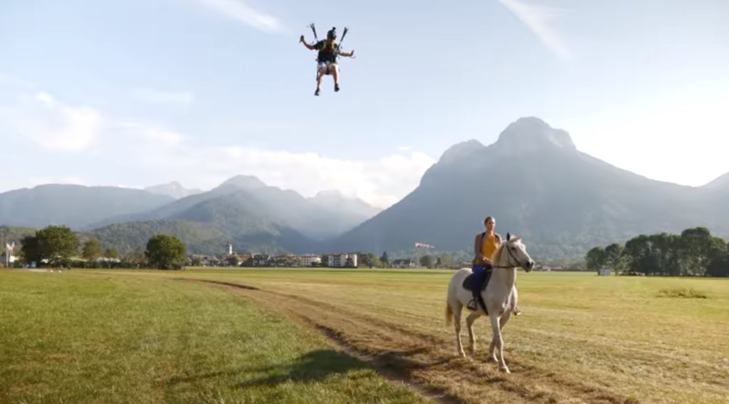 Atterrissage de précision : Eliot Nochez atterrit à cheval !