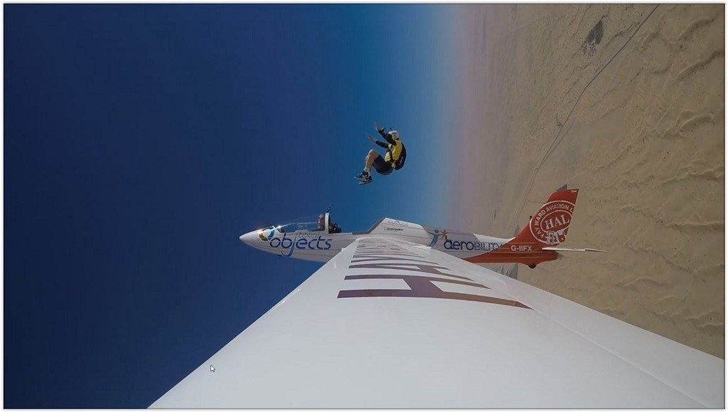Le parachutiste Fabien Duperrier éjecté d’un planeur acrobatique