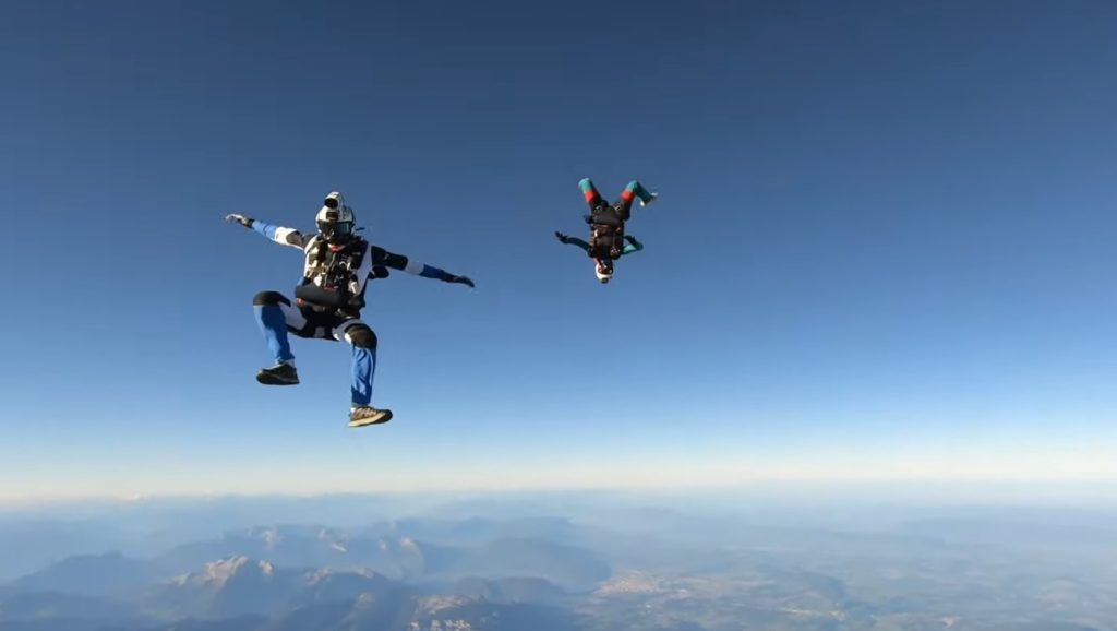 Record d’Europe de largage de parachutistes en hélicoptère (7000m)