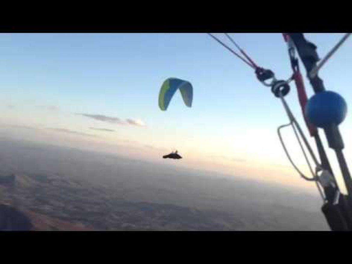 Frank Brown en vol, heureux de battre le record : 514 km!