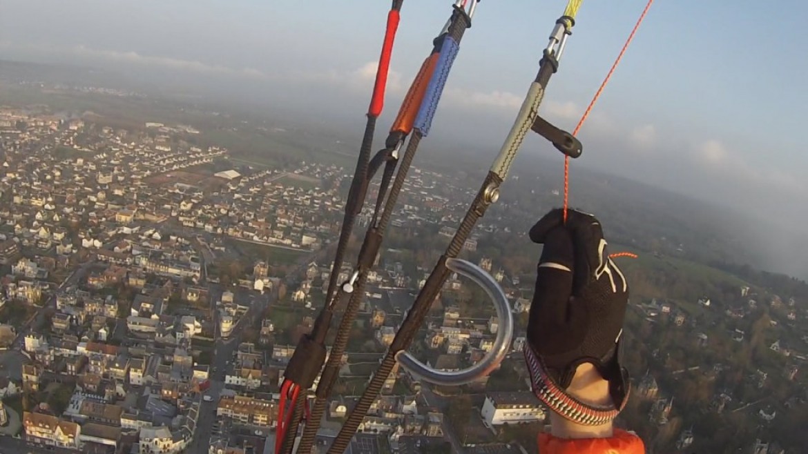 Haut vol sur le site parapente Villers sur Mer (14)