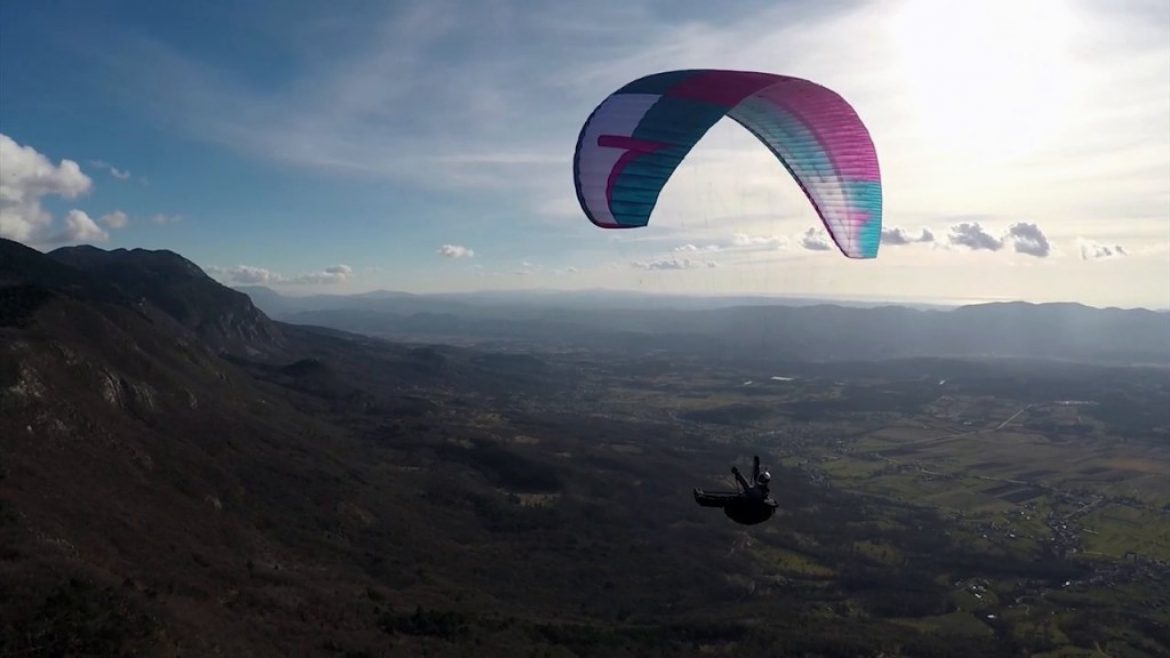 La Triple Seven Rook 2, une aile EN B annoncée performante