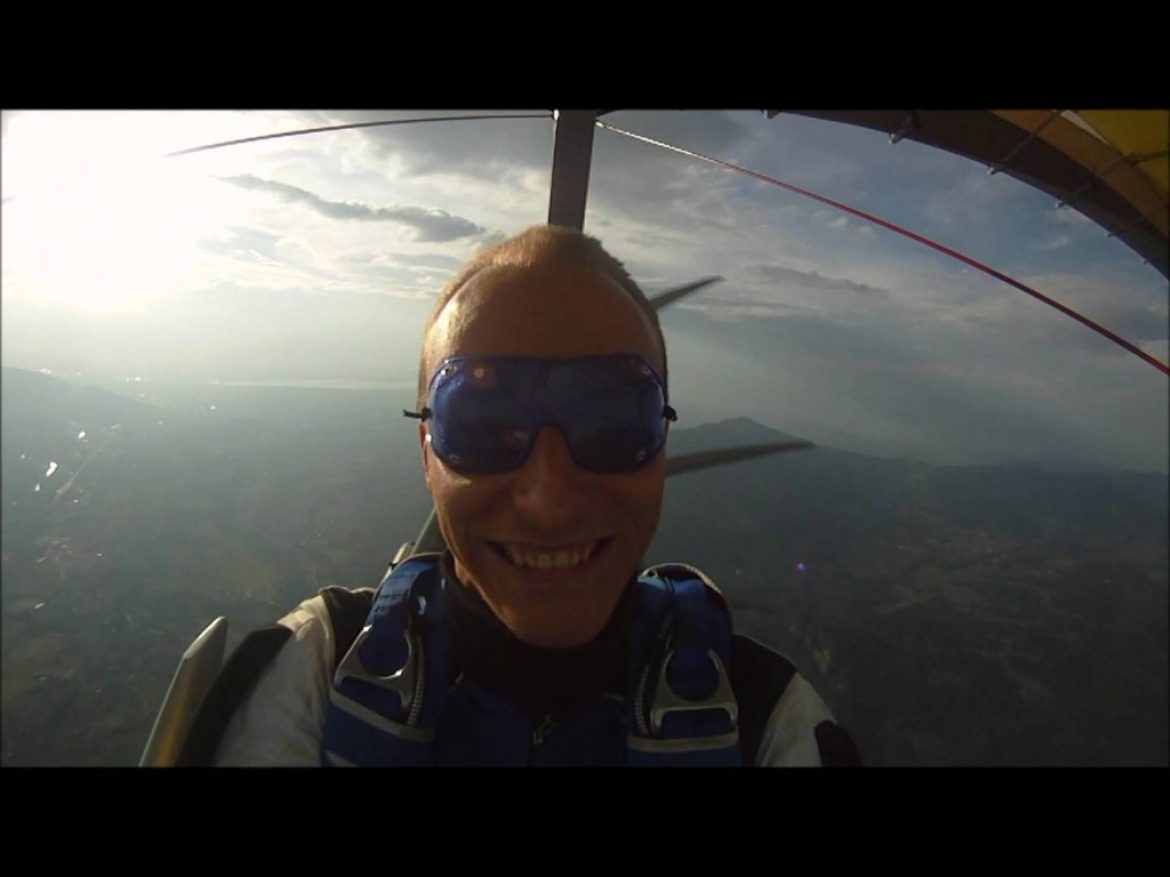 Largage parachute depuis un ULM par Fabien Duperrier