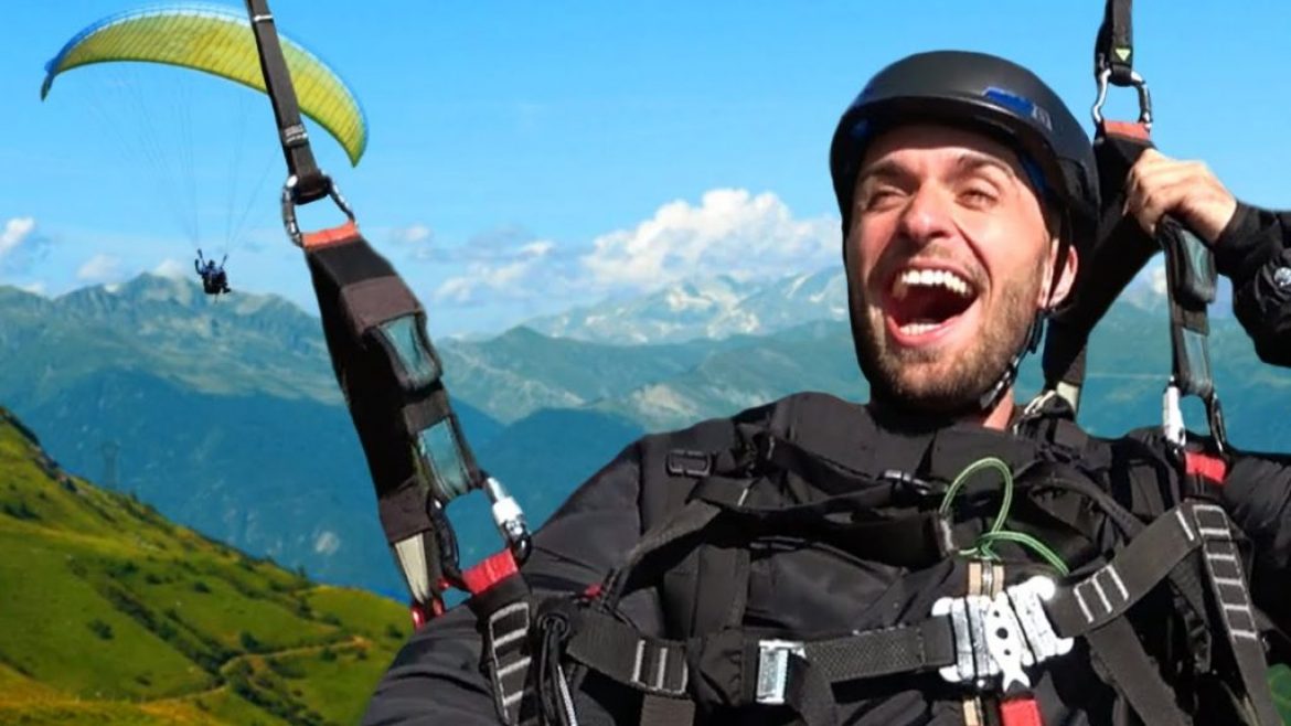 Le célèbre youtubeur Squeezie découvre le parapente