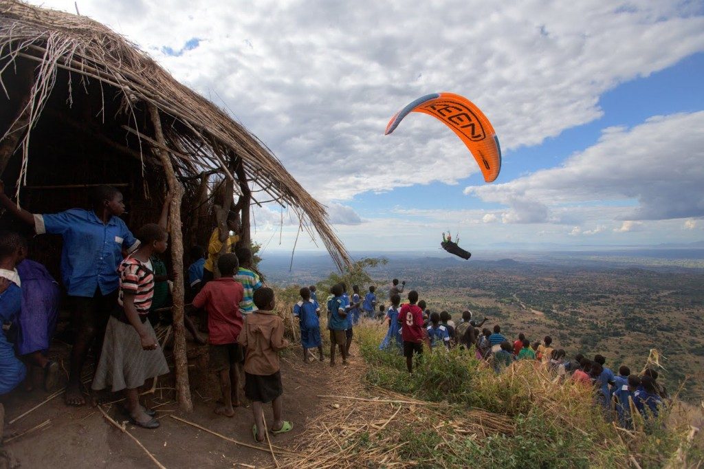 Nick Greece encourage l’activité parapente au Malawi (Afrique)