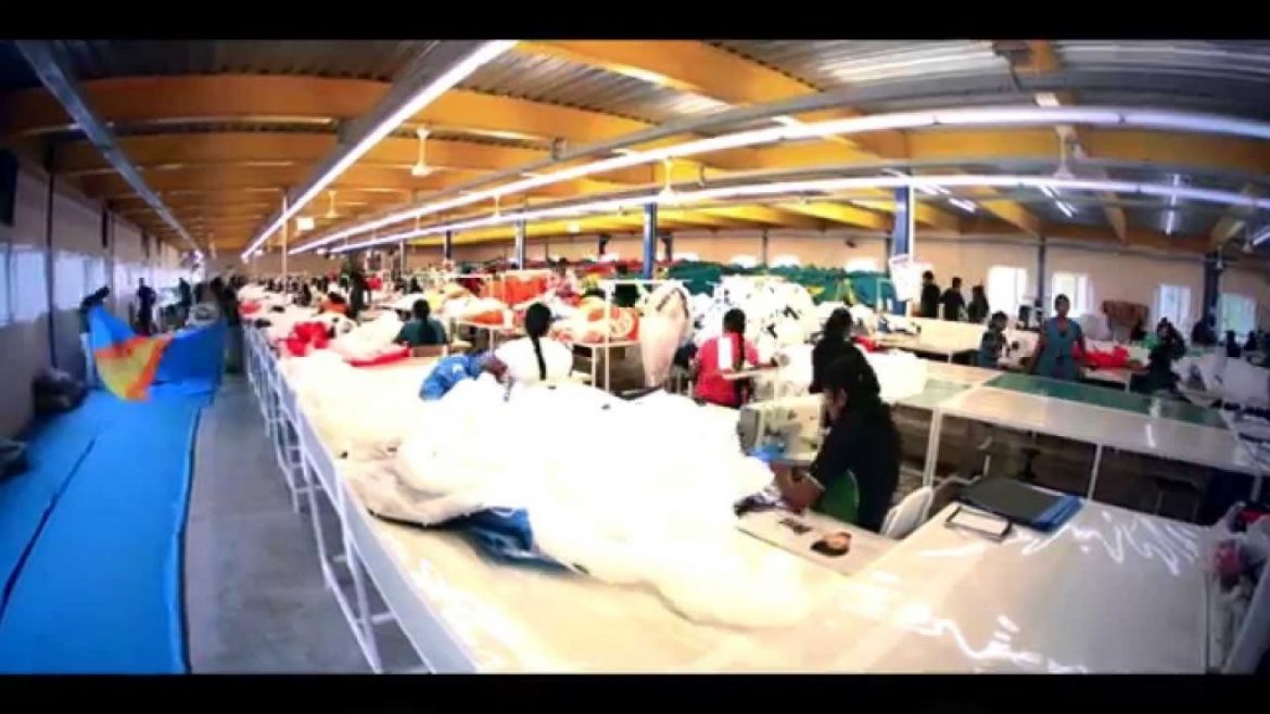 On produit du thé au Sri Lanka et on fabrique des parapentes