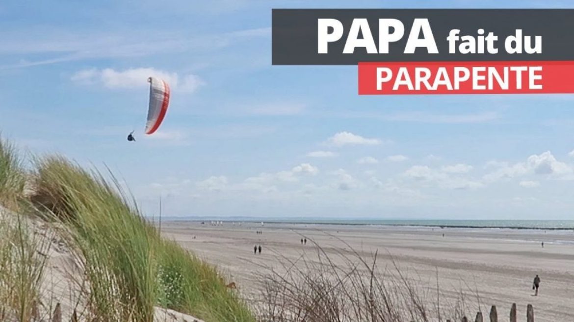 Papa fait du parapente sur la dune avec Maman et Auguste sur la plage