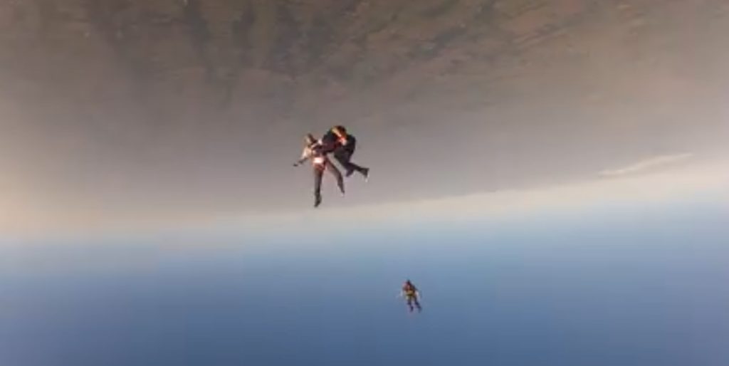 Un parachutiste perd connaissance après avoir été télescopé par un coéquipier