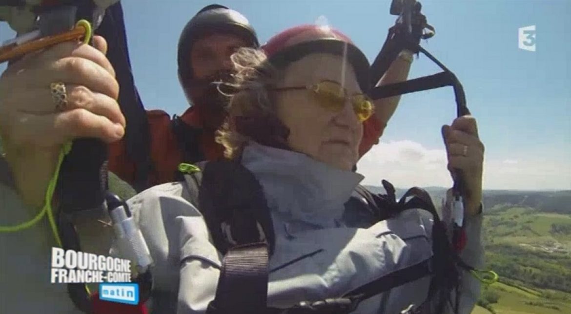 Des personnes en difficulté volent en parapente avec Para-Déclic