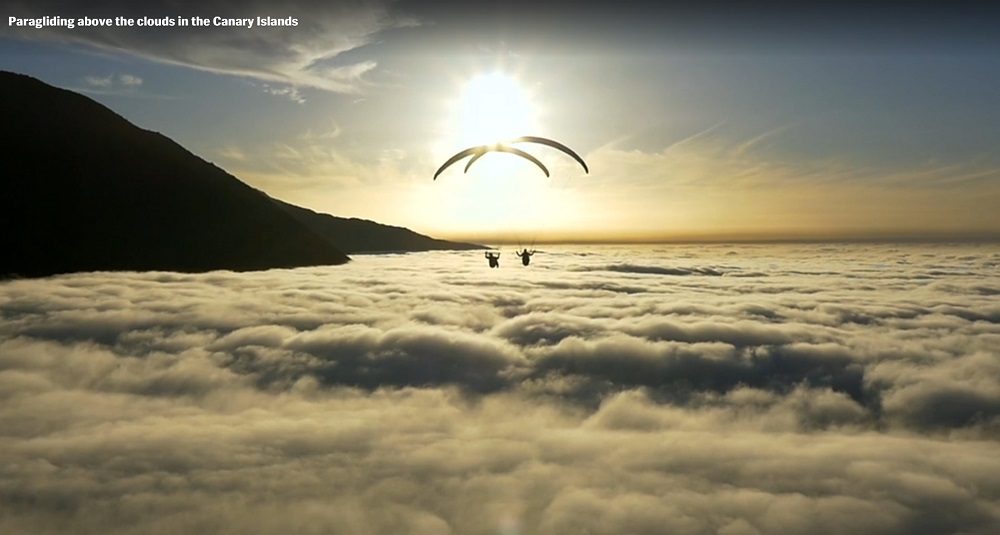 Veso et Ondrej en vol syncho au dessus d’une mer de nuages