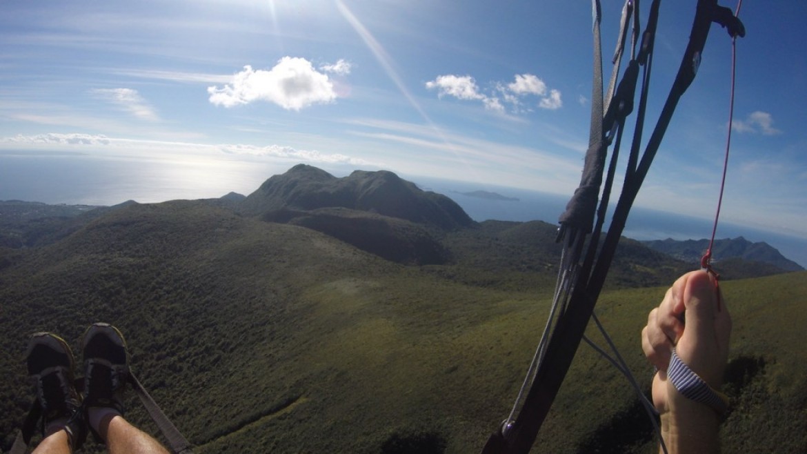 Vol parapente depuis le volcan de la Soufrière (Guadeloupe)