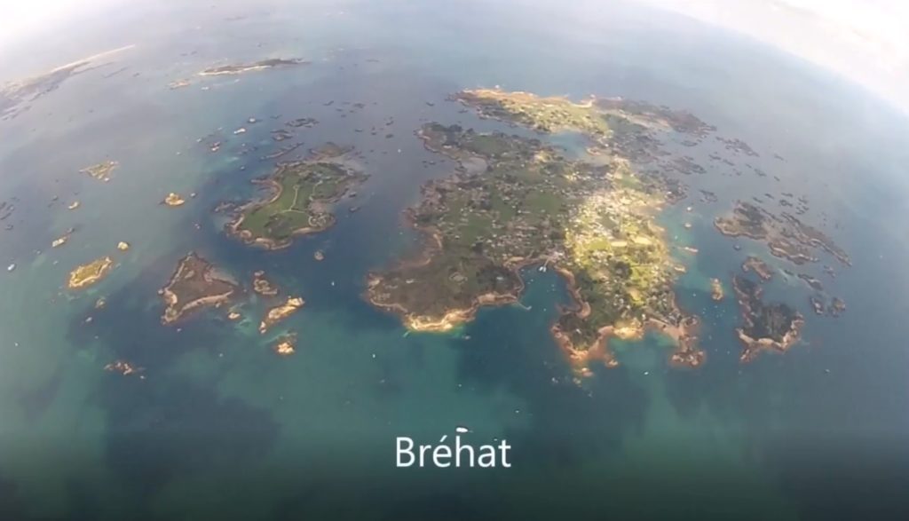 Départ en parapente de la côte, destination l’ile de Bréhat (Bretagne)