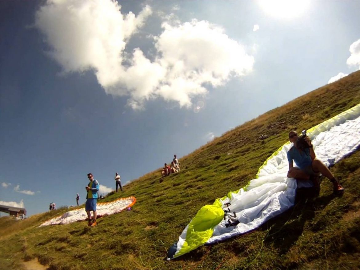 Pliez votre parapente à l’approche d’un hélicoptère