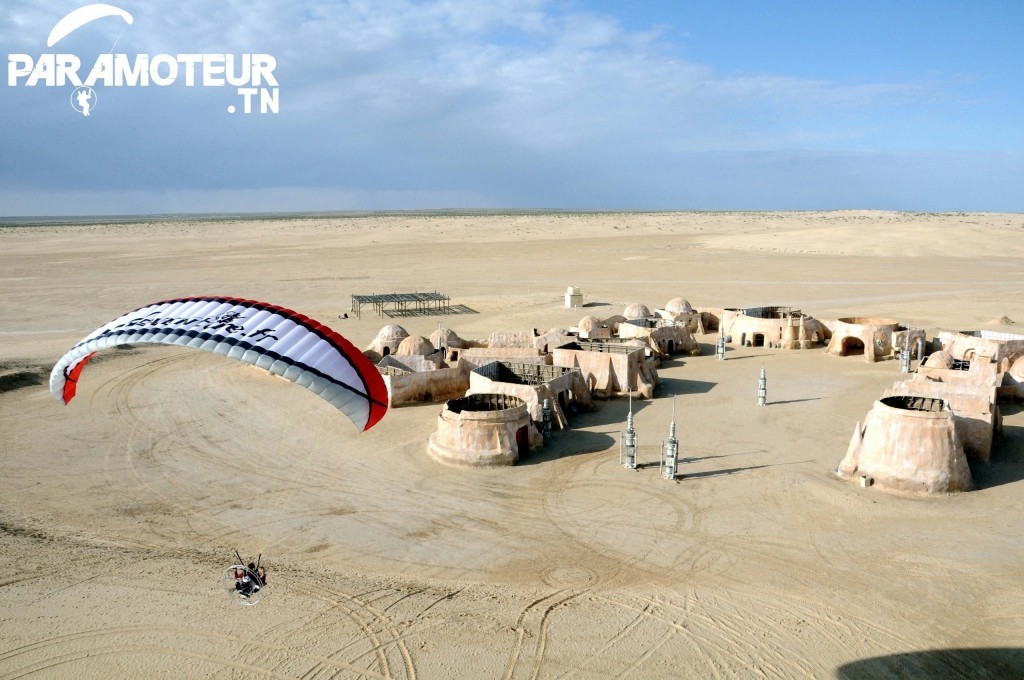 Partez voler en paramoteur dans le désert tunisien