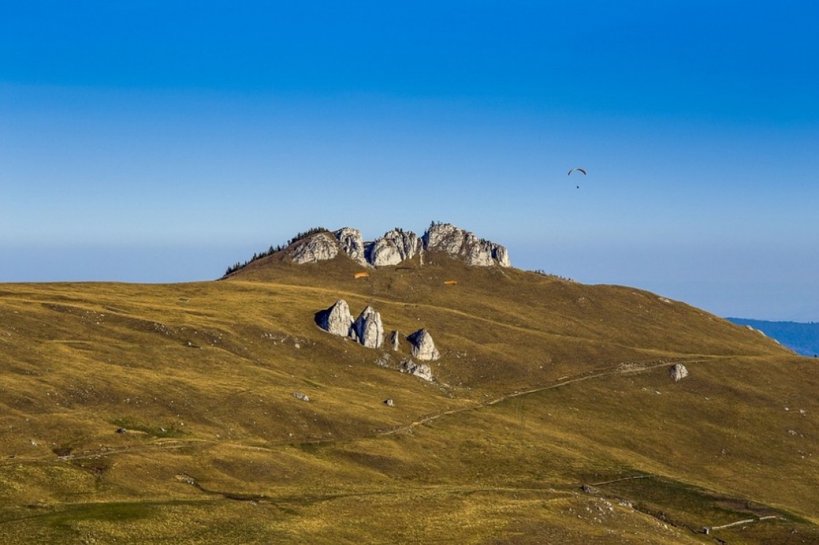 Vol parapente dans la région de Rarau (Roumanie)