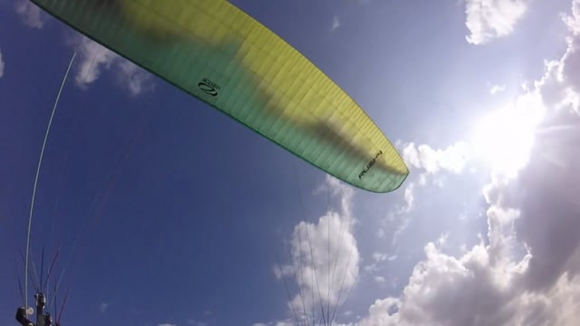 Roméo perd sa commande de frein en plein vol