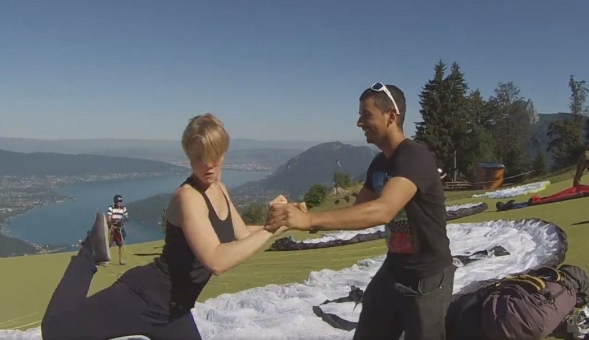 Détendez-vous, dansez la salsa avant de décoller!