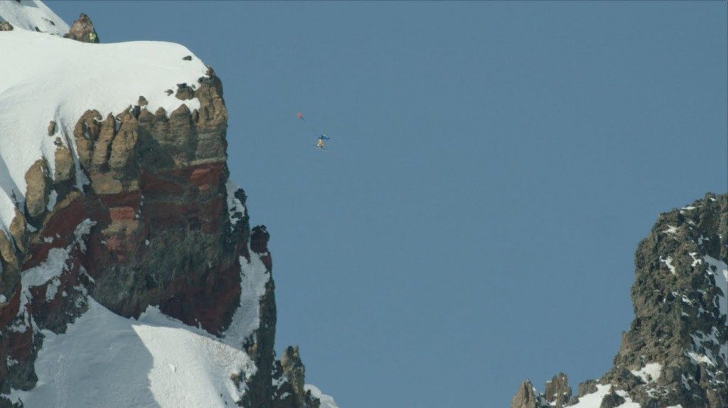 Saut en ski et base jump d’une falaise en Oregon (USA)