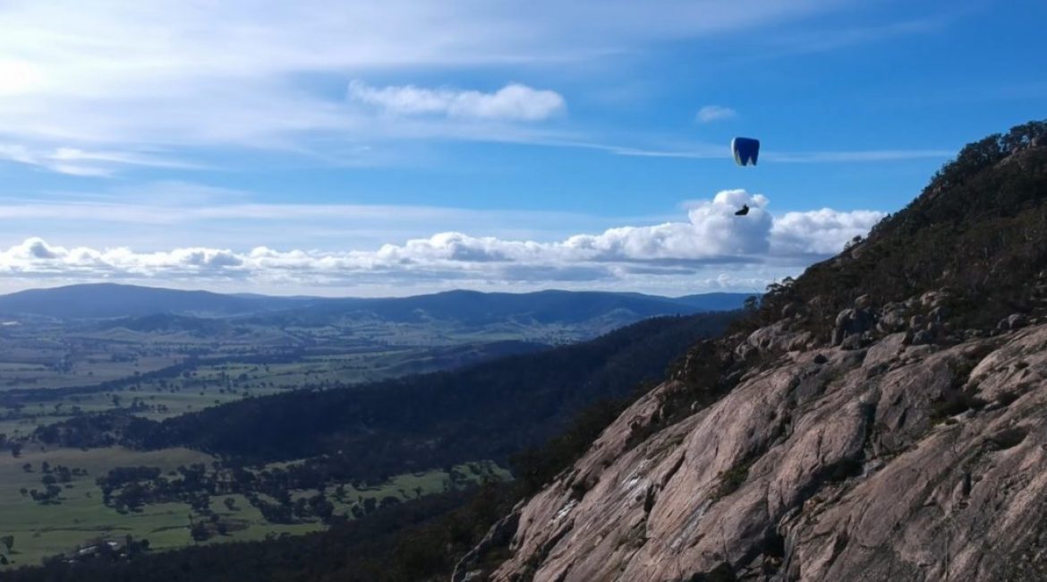 Vol sur le site parapente de Ben Nevis (Australie)