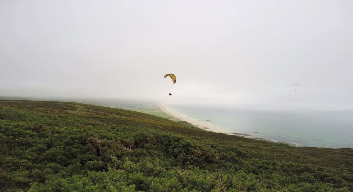 Vol sur le site parapente Vauville (50)