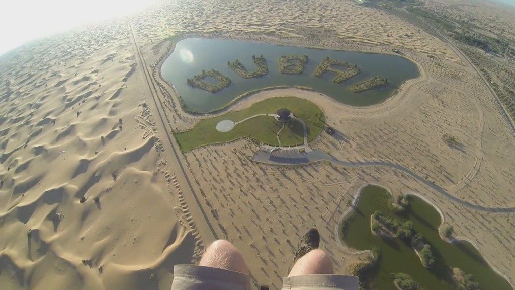 Survol dans les alentours de Dubaï en paramoteur