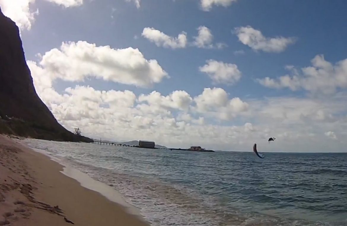 Un barrel roll en speed flying qui finit dans l’eau!